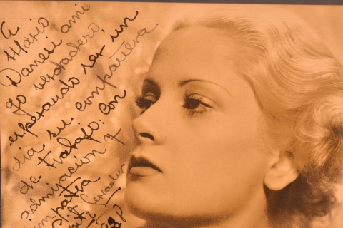 HEINRICH ANNEMARIE, Fotografa de la actriz argentina, PEPITA SERRADOR, dedicada y firmada. Ao 1928, mide 10 x 15 cm.
