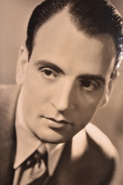 HEINRICH ANNEMARIE, Fotografa del actor argentino, ROBERTO AIRALDI, ao 1939, mide: 11 x 18 cm.