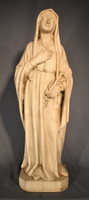 Santa, escultura de marmol.