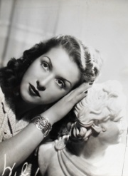 WILENSKY, SIVUL, Fotografía de la actriz argentina ELINA COLOMER, año 1942, mide: 12 x 16 cm.