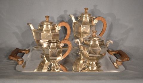 Juego de té Art Decó, metal plateado Christofle, asas de madera, bandeja, tetera, cafetera, lechera y azucarera. 5 Piez