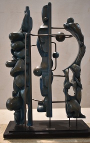 Naum Knop . Abstracto 7, escultura madera tallada y metal Año 1987