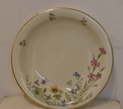 Juego de mesa y té Krautheim - Bavaria Wieseiugrund porcelana, con flores polícromas 32 playos (1 casc), 12 hondos, 6