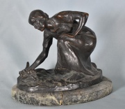 Muller, H. Figura femenina, escultura, bas mrmol rota.-1130