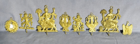 Diez colgantes de bronce dorado. Figuras clásicas. 1-2-2-5-Casa Veltri.