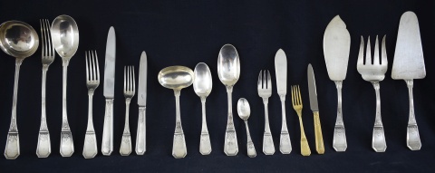Cubiertos plata Tetard 18 cuchillos mesa, 10 cucharas, 6 tenedores, 12 cuchillos postre, 12 tenedores, 12 cucharas,