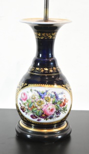 Vaso porcelana inglesa azul cobalto, decoración floral. Tranformado en lámpara 2 luces.