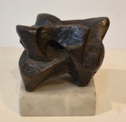 Nieto, escultura de bronce abstracta. Frente 10 cm.