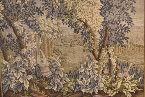 Tapiz Fuente en el bosque con motivos vegetales. 138 x 176 cm.
