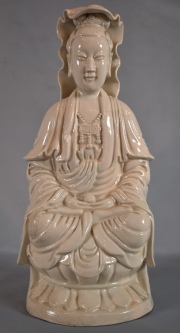 Guan Yin de cermica china blanca. Alto 31 cm.
