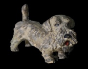 Perro, escultura de cerámica firmada Teglio. Restaurada. Frente 24 cm.