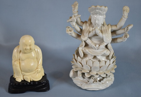 Pequea Bodhisattva blanc de chine (rest.) y peq. buda marfil; chinos.