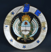 Prendedor, escudo nacional, plata y esmalte. Restaurado.