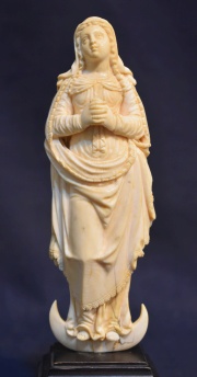 Inmaculada Concepción, talla de marfil. Fisuras. 16 cm.