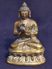 Bodhisattva, pequeño bronce dorado. 11 cm.