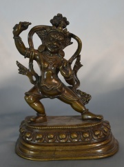 Deidad oriental, figura de bronce. 15,5 cm.