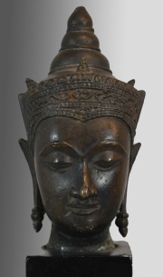 Pequeña Cabeza de bronce de Camboya. 16 cm.