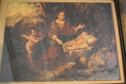La Virgen y el Niño con Ángeles, óleo sobre cobre, desperfectos. Escuela española. Mide 15x20cm