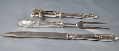 Tres piezas para trinchar, cuchillo, tenedor y sujetador. (805)
