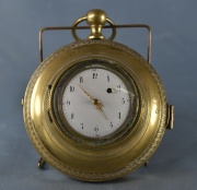 Reloj circular de pared con caja de bronce. Dim. 12 cm. (119)