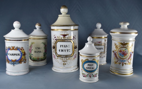 Frascos de farmacia de porcelana antiguos. Algunos con fisuras. 19 Piezas. o restauraciones. (274)