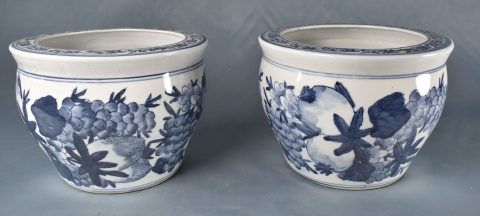 Par de Cachet Pots, chicos, porcelana oriental blanca y azul. Modernos. (293)