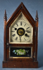 Reloj de mesa madera norteamericano. Decoracin floral. (458)