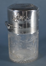 Pote de cristal y plata francesa con tapa. (131)