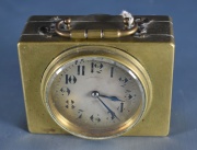 Reloj para camarote, caja de bronce liso con manija. Con cuerda. (73)