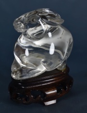 Conejo de cristal de roca. (108)