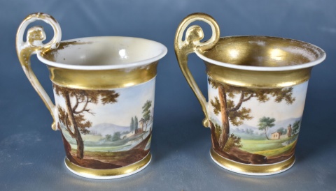Par de tazas sin platos porcelana Paris, restauradas. (407)