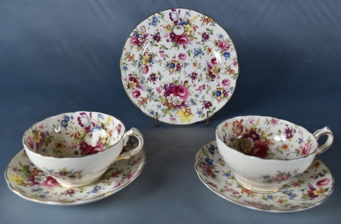 Juego Hammersley con flores, porcelana. 10 tazas té con platos, 10 platos lunch. Platos sueltos. 18 piezas. (645)