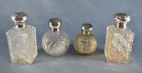 Seis Frascos de toilette cristal y plata inglesa, decoración vegetal. (313) deterioros, faltantes.