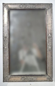 Espejo de pared, marco de plata rectangular. (260)