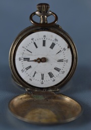 Reloj de Bolsillo Pequeño de plata 800, desperfectos. (572).