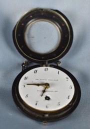 Reloj de Bolsillo Ch. Dudin Brevete, con números romanos blancos sobre violeta. Roturas. (579).