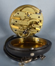 Reloj de Bolsillo Ch. Dudin Brevete, con números romanos blancos sobre violeta. Roturas. (579).