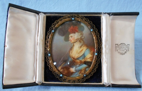 Miniatura firmada de la actriz británica Sarah Siddons, con fino marco de bronce e incrustaciones de turquesa, con contr