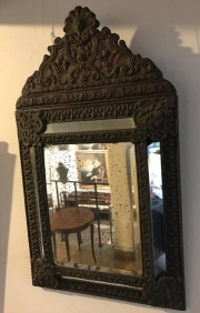 Par de espejos de estilo colonial
