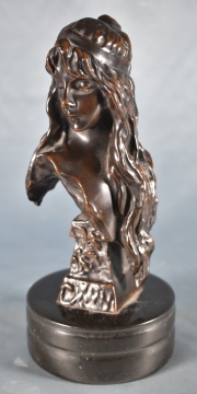 Busto Peq. de Mujer, escultura de 23,5 cm.