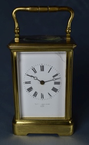 Carriage Clock Thomas Russel & Son. bronce. Altura 12,5 cm y detalle en esmalte. C. LL