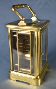 Carriage Clock Thomas Russel & Son. bronce. Altura 12,5 cm y detalle en esmalte. C. LL