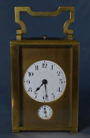 Carriage Clock francés, caja de bronce. Altura 10 cm, con estuche de cuero - cuadrado sin ornamento. C. LL.
