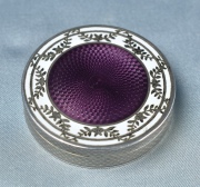 Pastillero de plata, esmaltado en blanco y violeta con hojas 5cm diámetro