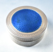 Cajita Plata Esmaltada en Azul y labrada en todas sus vistas 6,2cm diámetro