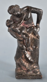 Riganelli. Maternidad, escultura en bronce patina negra. Aprox. 14 cm.