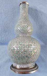 Vaso francs , de porcelana con montura de plata gallonada, contraste del Mercurio y punzn semi