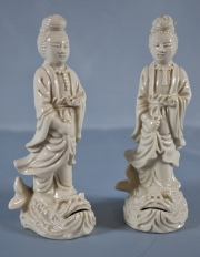 Dos figuras blanc de chine, pequeas averas. 18 cm.