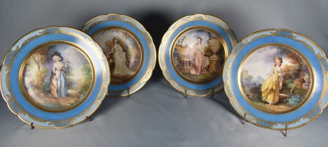 Cuatro platos de porcelana de Bavaria Alemana con figuras de damas firmadas Grosz. Dim. 22 cm.
