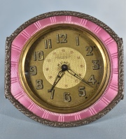 Pequeo Reloj Suizo de mesa, de esmalte rosa y bronce, 8 days
